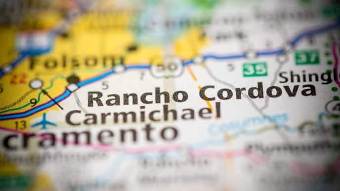 Калифорнийцы разочарованы в политиках обеих партий. Rancho Cordova вошел в десятку самых быстрорастущих городов. Пожарные спасли туриста из непроходимого каньона.